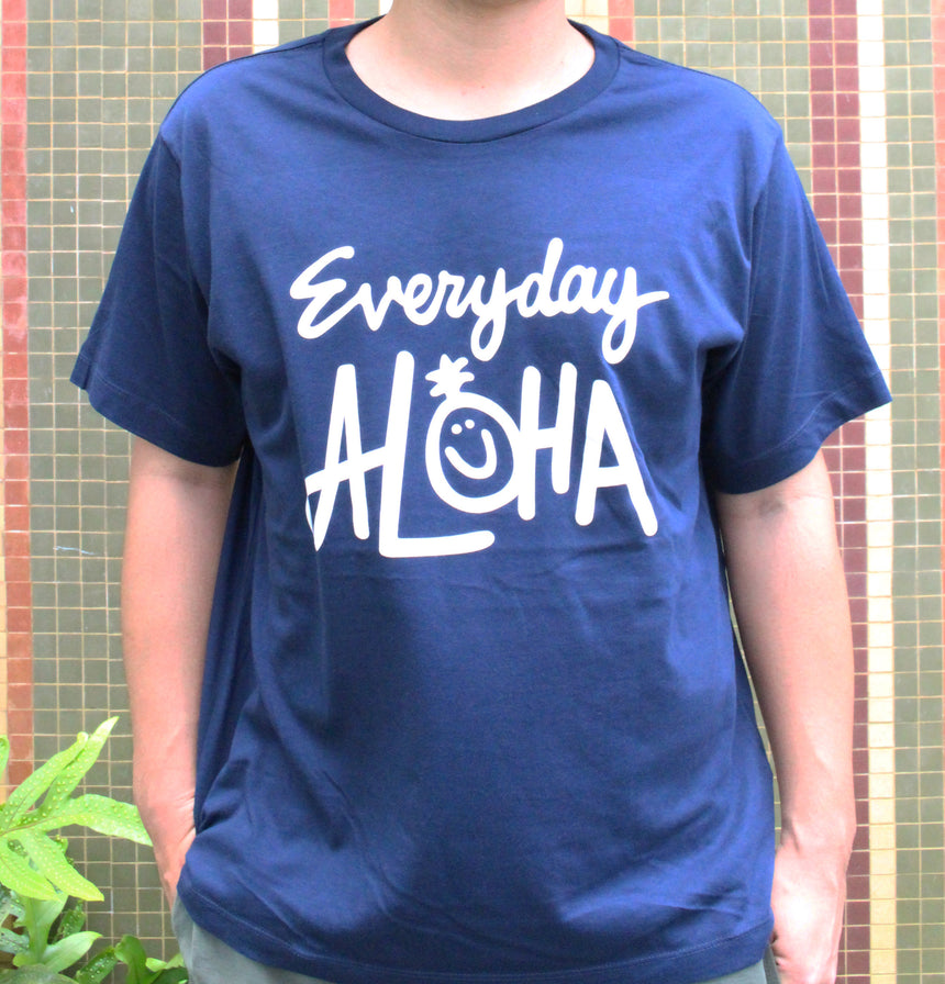 Everyday Aloha ロゴTシャツ ユニセックス ネイビー