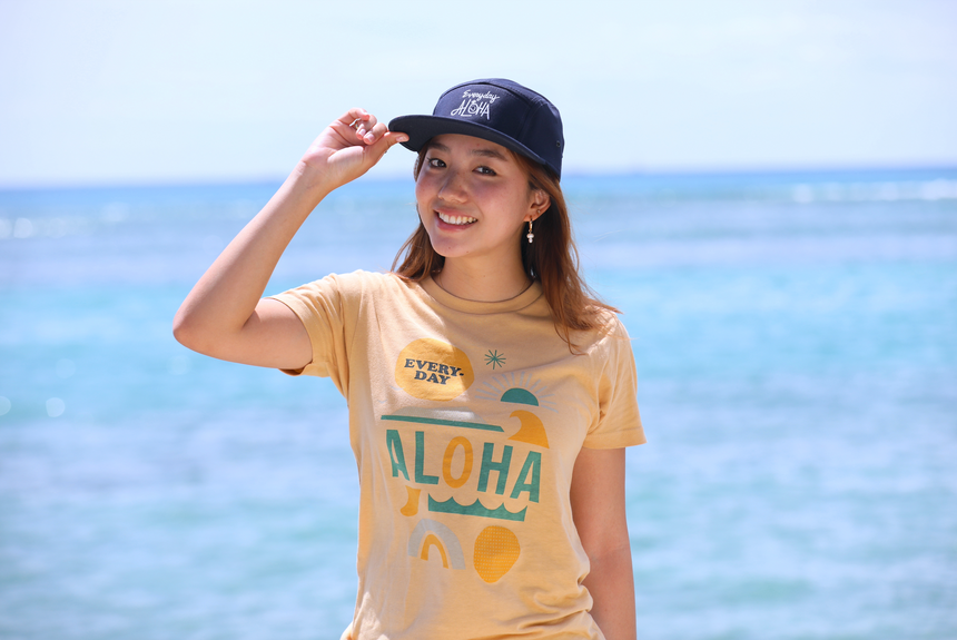 Everyday Aloha x Jeff Canham ユニセックスTシャツ イエロー