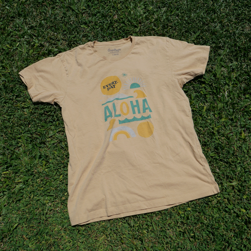 Everyday Aloha x Jeff Canham ユニセックスTシャツ イエロー